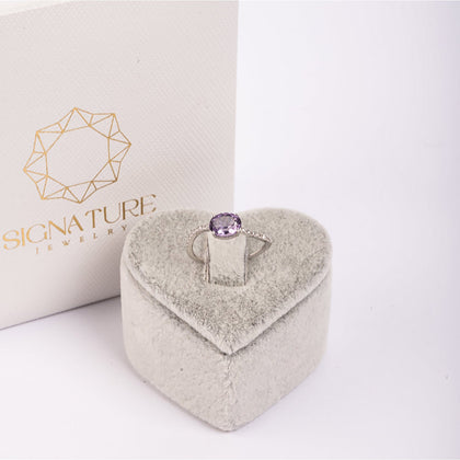 Amethyst Radiance: Exquisite White Gold Ring with SI Clarity Diamonds