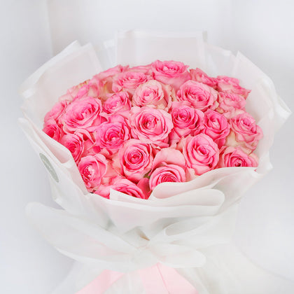 Elegant Bouquet of 15 Majestic Pink Roses